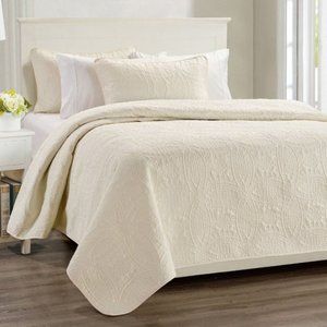 🌟New🌟Millano Chambrey  3 Piece Quilt Set Ivory